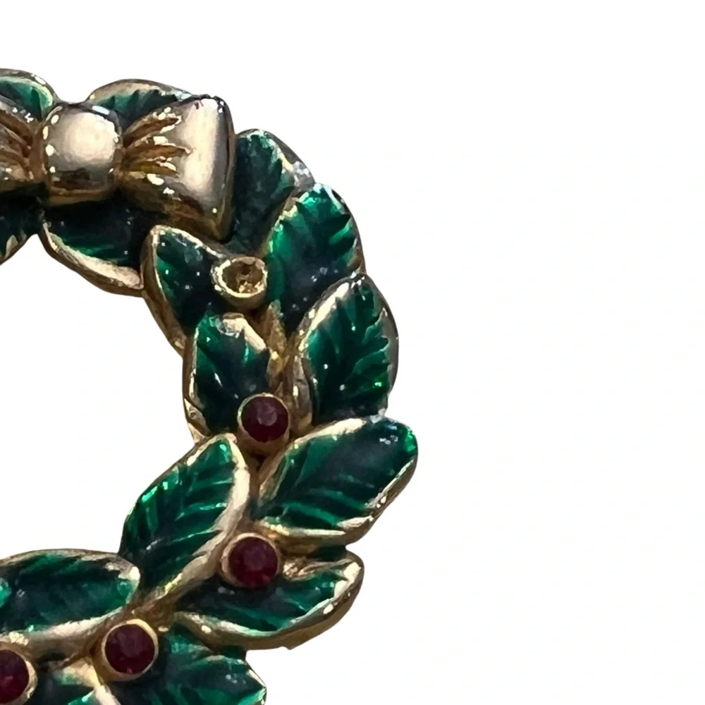 LIA‎ Green Red Enamel Red Rhinestone Christmas Wreath Brooch Signed Festive